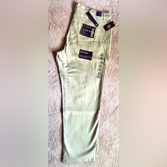 Gloria Vanderbilt - Amanda Jeans - Picture 3 of 14